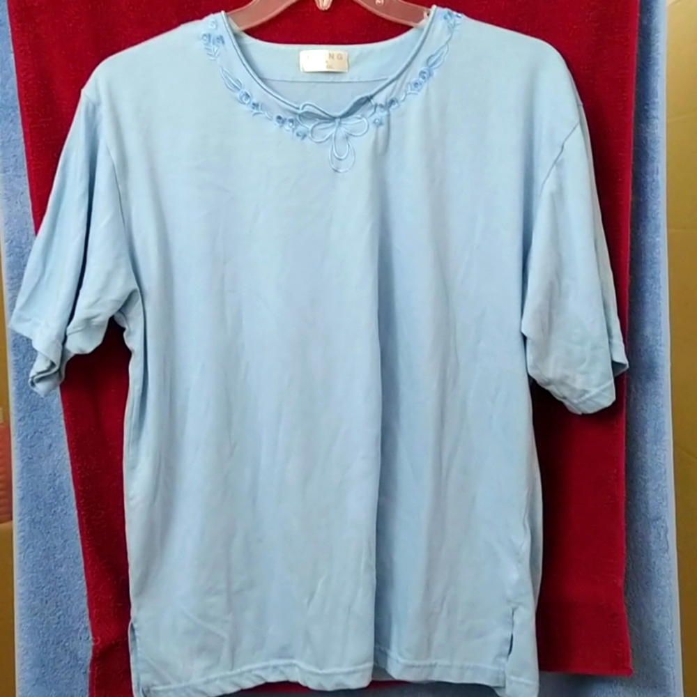 Women's blue short sleeve shirt, size XXL